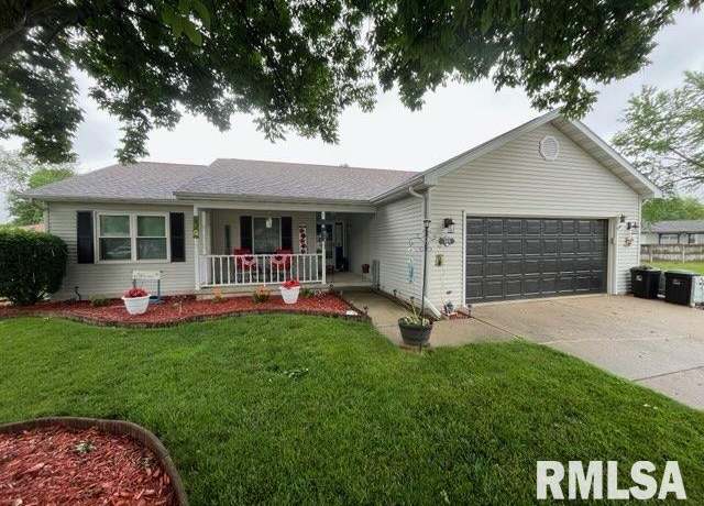 Property at 2405 Glencoe St, Springfield, IL 62704, 3 beds, 2 baths