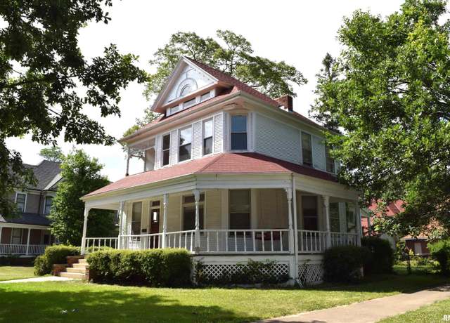 Property at 1503 W Callender Ave, Peoria, IL 61606-0000, 4 beds, 2 baths