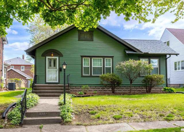 Property at 2727 Scott St, Davenport, IA 52803, 2 beds, 1.5 baths