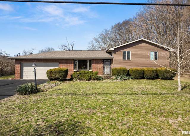 Property at 117 Arnold Rd, East Peoria, IL 61611, 4 beds, 3 baths