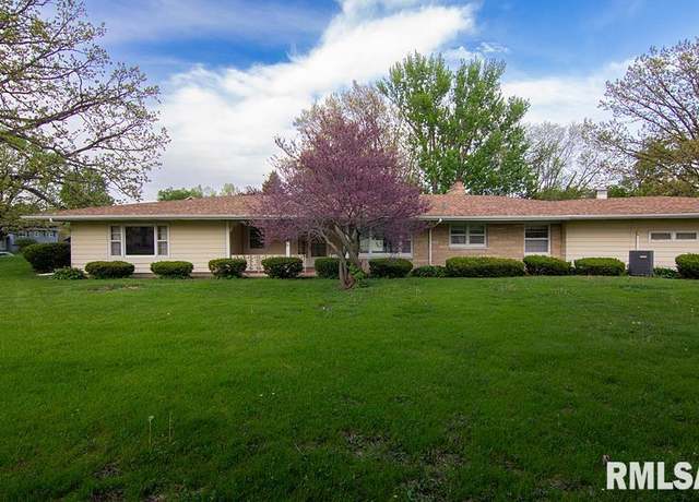 Property at 4427 Northwest Blvd, Davenport, IA 52806, 3 beds, 2.5 baths