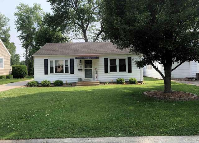 Property at 413 N Laurel Dr, Jacksonville, IL 62650, 2 beds, 1 bath