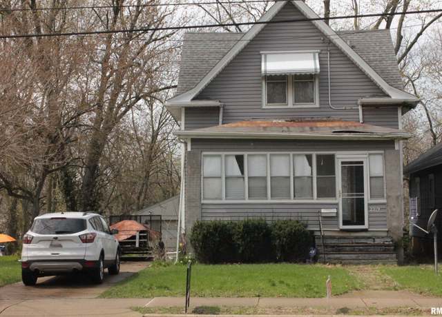 Property at 2219 N North St, Peoria, IL 61604, 3 beds, 1 bath