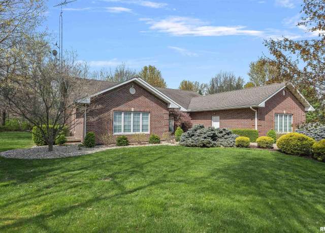Property at 324 Beechwood Dr, Taylorville, IL 62568, 5 beds, 4 baths