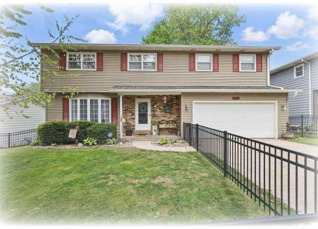 Property at 2412 Belle Ave, Davenport, IA 52803, 4 beds, 2.5 baths
