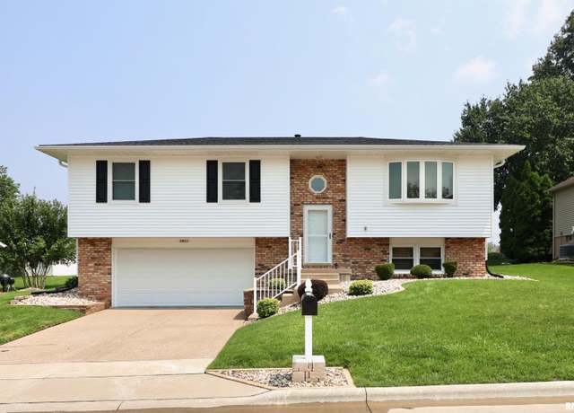 Property at 2511 Emerald Dr, Davenport, IA 52806, 3 beds, 2.5 baths