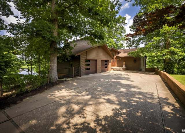 Property at 396 Lake Indian Hills Cir, Carbondale, IL 62902, 5 beds, 5.5 baths
