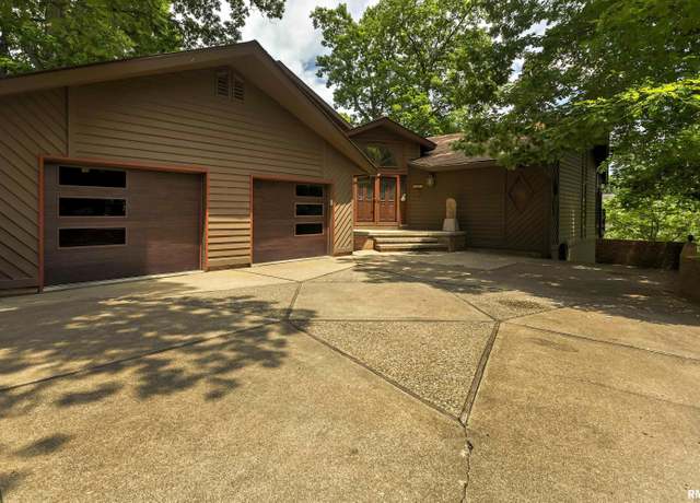 Property at 396 Lake Indian Hills Cir, Carbondale, IL 62902, 5 beds, 5.5 baths