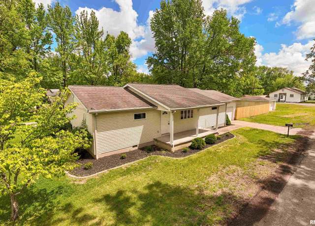 Property at 609 W Van Buren St, Herrin, IL 62948, 3 beds, 2 baths