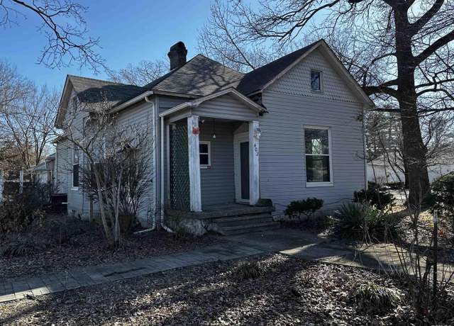 Property at 402 S Main St, Benton, IL 62812, 3 beds, 2 baths