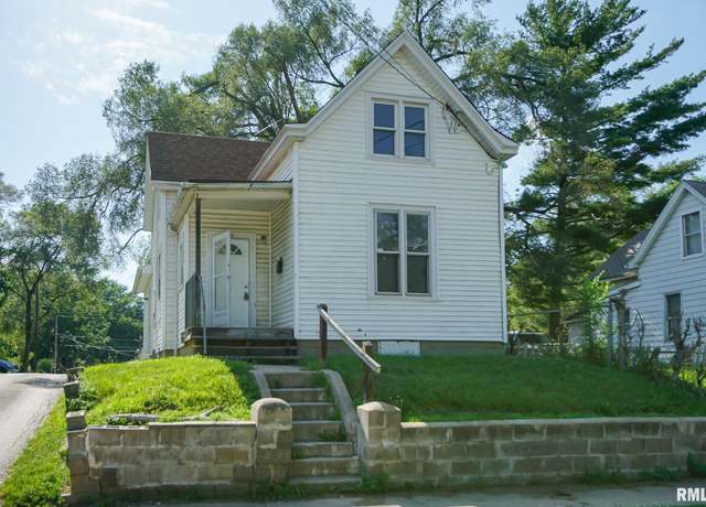 Property at 1831 S Westmoreland Ave, Peoria, IL 61605, 4 beds, 1 bath