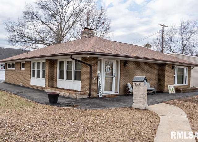 Property at 621 N 9th St, Herrin, IL 62948, 3 beds, 1 bath