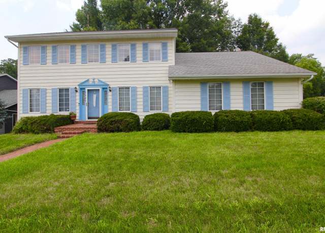 Property at 5405 W Teal Wood Ct, Peoria, IL 61615, 4 beds, 3.5 baths
