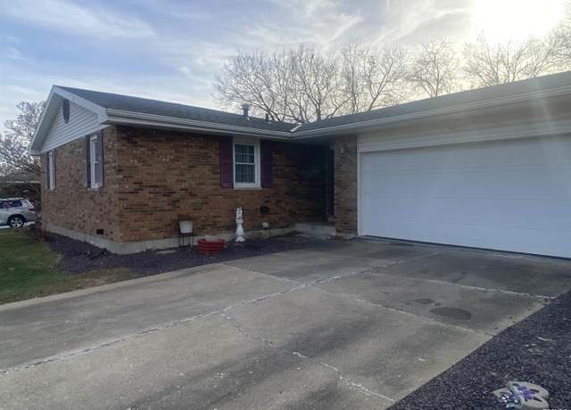 Property at 1522 Midlan Dr, Quincy, IL 62301, 3 beds, 2 baths