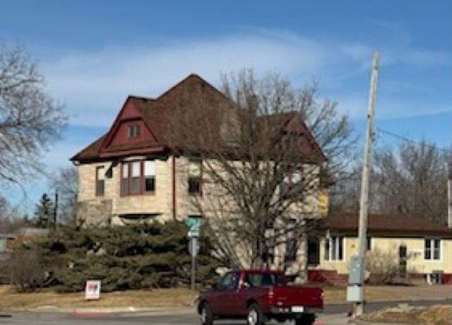 Property at 1703 Brady St, Davenport, IA 52803, 6 beds, 4.5 baths