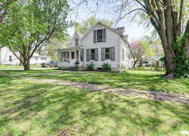 Property at 218 1/2 S Hickory St, Pana, IL 62557, 3 beds, 1 bath