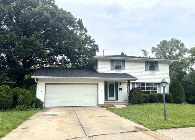 Property at 2332 W Riviera Dr, Peoria, IL 61614, 4 beds, 2.5 baths