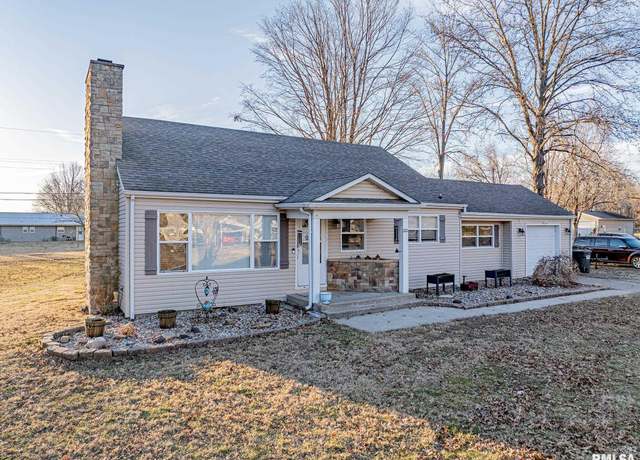 Property at 1201 N Franklin St, Salem, IL 62881, 3 beds, 2 baths