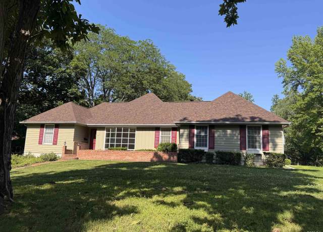 Property at 14 Hickory Bow, Macomb, IL 61455, 3 beds, 2.5 baths
