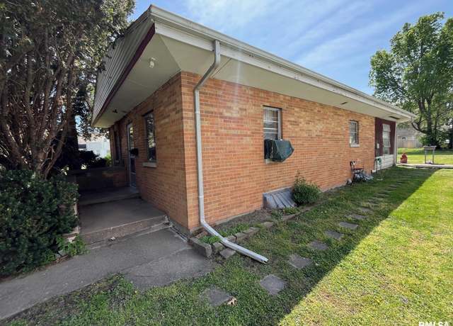 Property at 314 E Park St, Taylorville, IL 62568, 3 beds, 1 bath