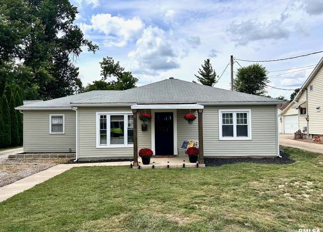 Property at 1721 S East St, Jacksonville, IL 62650, 3 beds, 1 bath