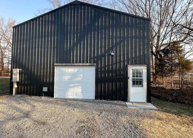 Property at 109 Clay St, Herrin, IL 62948, 1 bed, 1 bath