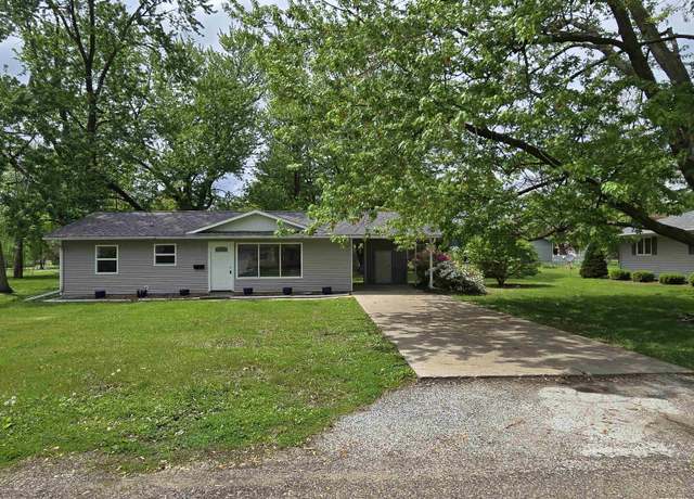 Property at 104 Parkway Dr, Carthage, IL 62321, 3 beds, 1 bath