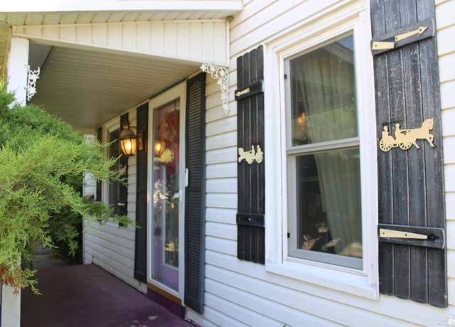 Property at 153 S Apple St, Farmington, IL 61531, 2 beds, 1 bath