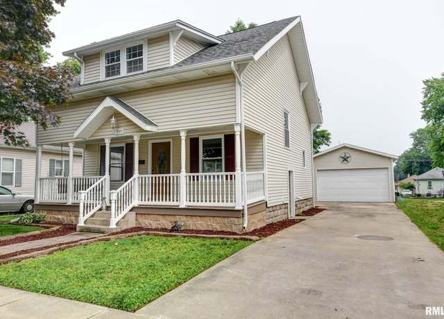 Property at 909 E Ash St, Taylorville, IL 62568, 3 beds, 2 baths