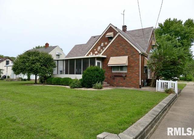 Property at 615 Meadow Ave, East Peoria, IL 61611, 3 beds, 2 baths