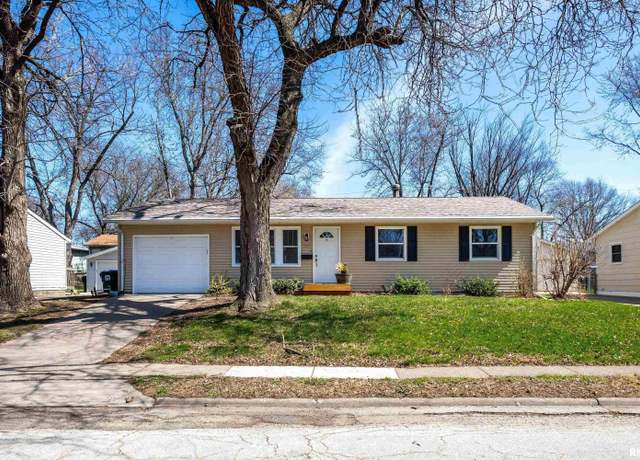 Property at 3317 Kimberly Downs Rd, Davenport, IA 52807, 3 beds, 2 baths