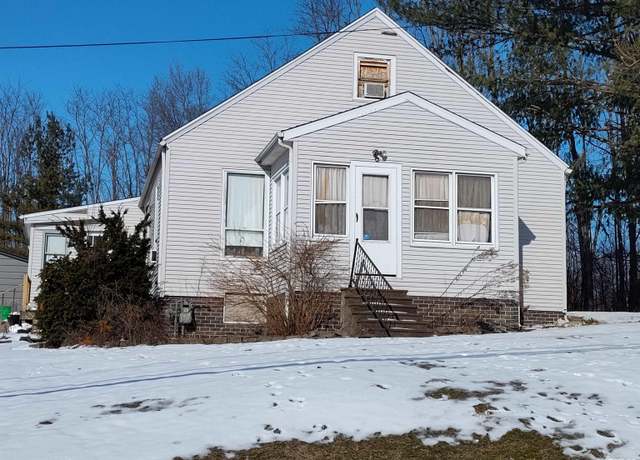 Property at 923 E Kinzie St, Riverton, IL 62561, 6 beds, 1 bath