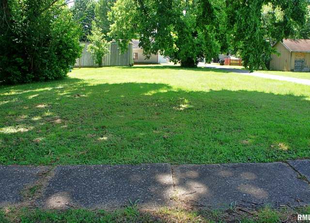 Property at 1012 Girard St, Metropolis, IL 62960