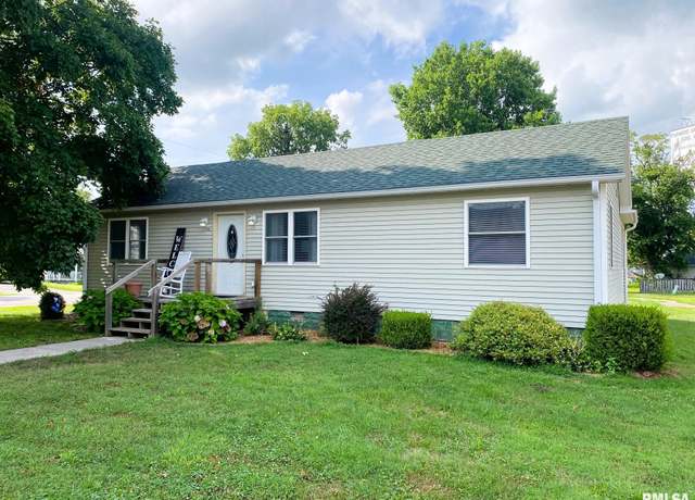 Property at 156 W Adams St, Greenview, IL 62642, 3 beds, 2 baths