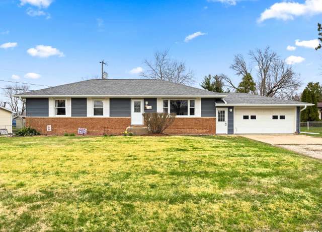 Property at 1701 Robin Ct, Galesburg, IL 61401, 3 beds, 1.5 baths