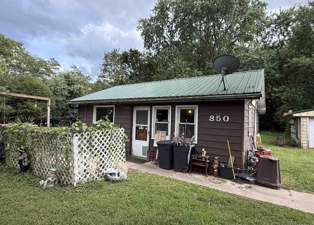 Property at 850 Kim Moor Ave, Peoria, IL 61605, 2 beds, 1 bath