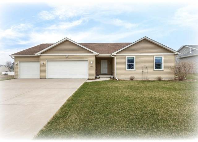 Property at 306 W Torrey Pines Dr, Eldridge, IA 52748, 4 beds, 3 baths