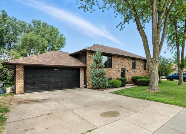 Property at 2230 Emerald Dr, Davenport, IA 52804, 4 beds, 3 baths