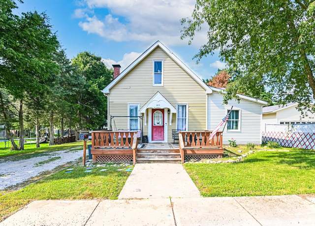 Property at 305 W Hill St, Eureka, IL 61530, 3 beds, 1 bath