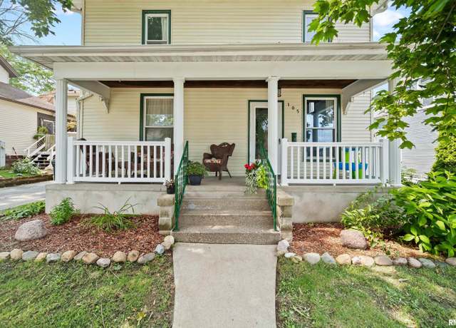Property at 105 E 10th St, Muscatine, IA 52761, 3 beds, 1.5 baths