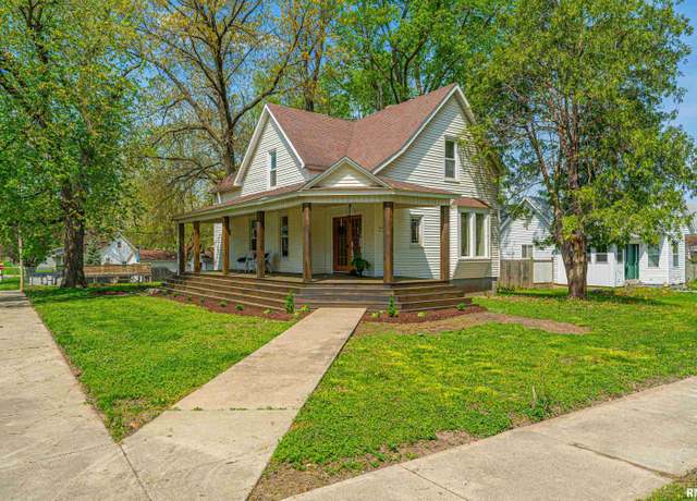 Property at 203 Oglesby Ave, Lincoln, IL 62656, 4 beds, 3 baths