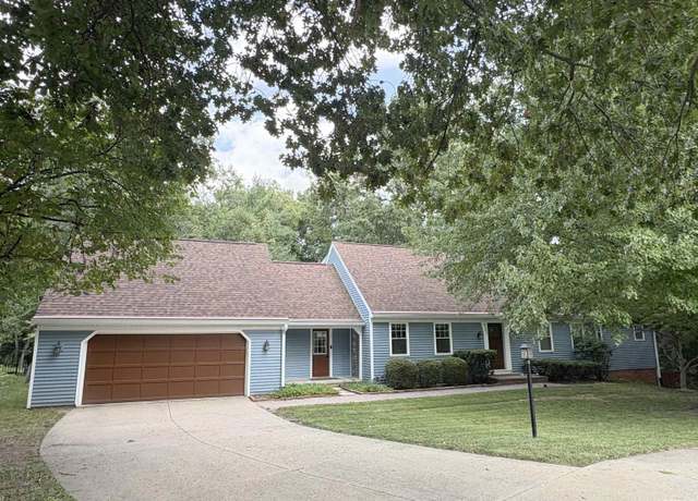 Property at 6202 N Suffolk Dr, Peoria, IL 61615, 4 beds, 3.5 baths
