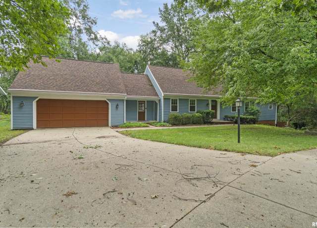 Property at 6202 N Suffolk Dr, Peoria, IL 61615, 4 beds, 3.5 baths