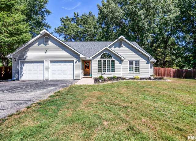 Property at 3415 Lincoln Trl, Taylorville, IL 62568, 3 beds, 2 baths