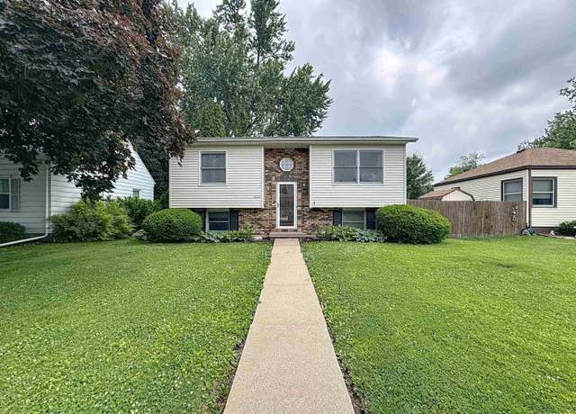 Property at 2347 W Lombard St, Davenport, IA 52804-2907, 3 beds, 1 bath