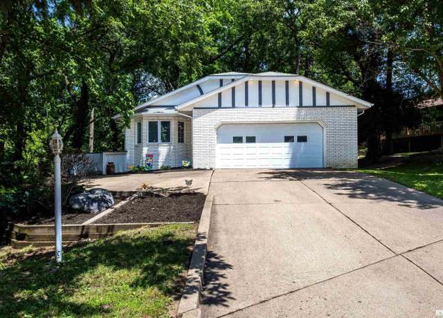 Property at 885 47th Ave, East Moline, IL 61244, 4 beds, 3 baths