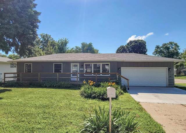 Property at 1803 N 7th St, Clinton, IA 52732, 4 beds, 1 bath