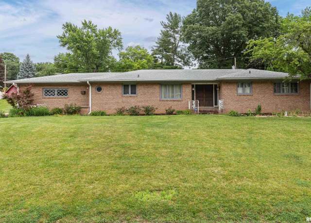 Property at 1427 35th Ave, Rock Island, IL 61201, 3 beds, 2.5 baths