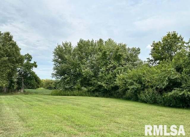 Property at 22 Southland Park Dr, Jacksonville, IL 62650