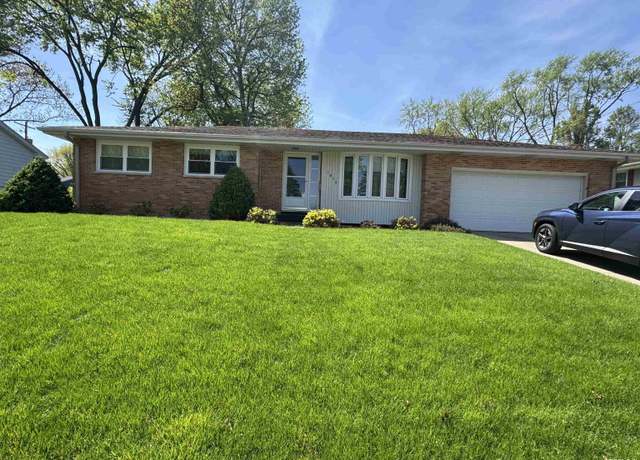 Property at 2819 N Lehman Rd, Peoria, IL 61604, 3 beds, 1.5 baths